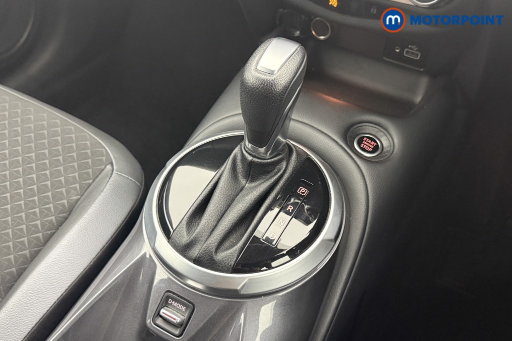 Nissan Juke N-Connecta Automatic Petrol SUV - Stock Number (1569832) - 4th supplementary image