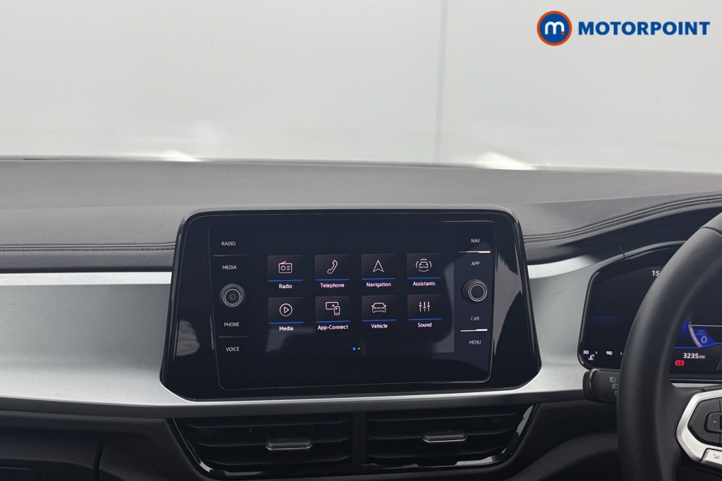 Volkswagen T-Roc Life Manual Petrol SUV - Stock Number (1570151) - 2nd supplementary image