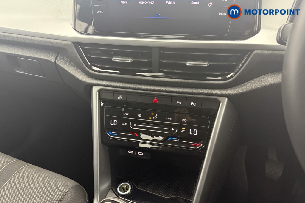 Volkswagen T-Roc Life Manual Petrol SUV - Stock Number (1570151) - 4th supplementary image