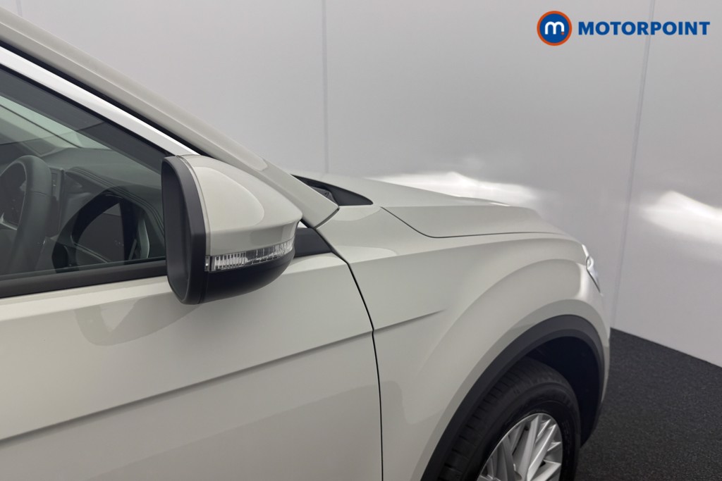 Volkswagen T-Roc Life Manual Petrol SUV - Stock Number (1570151) - 14th supplementary image