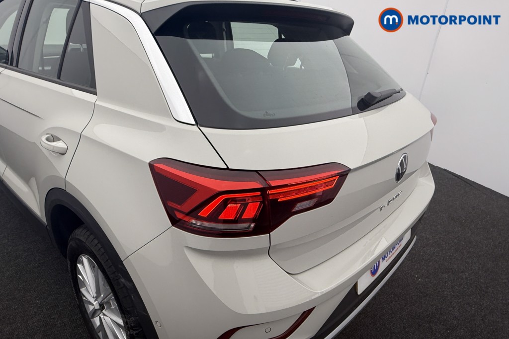 Volkswagen T-Roc Life Manual Petrol SUV - Stock Number (1570151) - 21st supplementary image