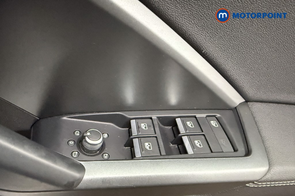 Audi Q3 Black Edition Automatic Petrol SUV - Stock Number (1570612) - 17th supplementary image
