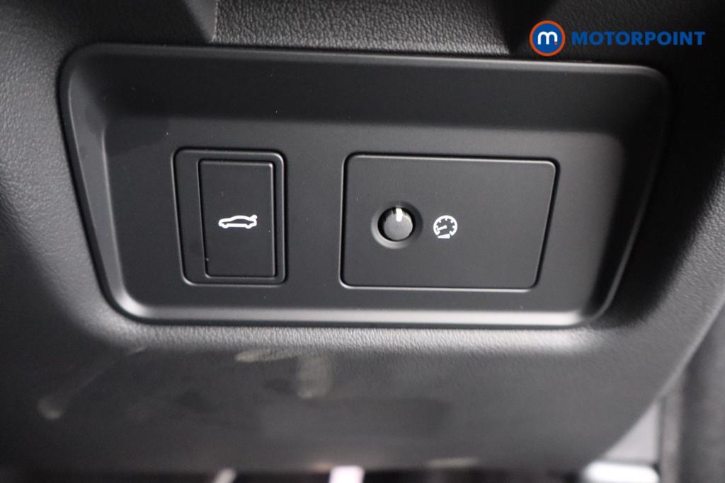 Jaguar XE R-Dynamic Se Black Automatic Diesel Saloon - Stock Number (1570797) - 16th supplementary image