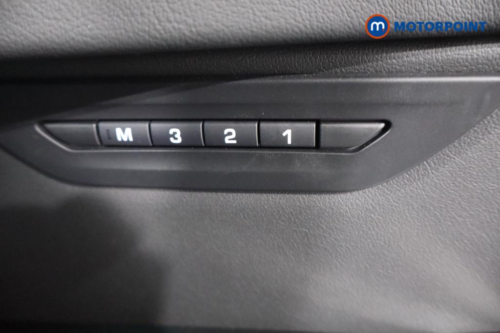 Jaguar XE R-Dynamic Se Black Automatic Diesel Saloon - Stock Number (1570797) - 19th supplementary image