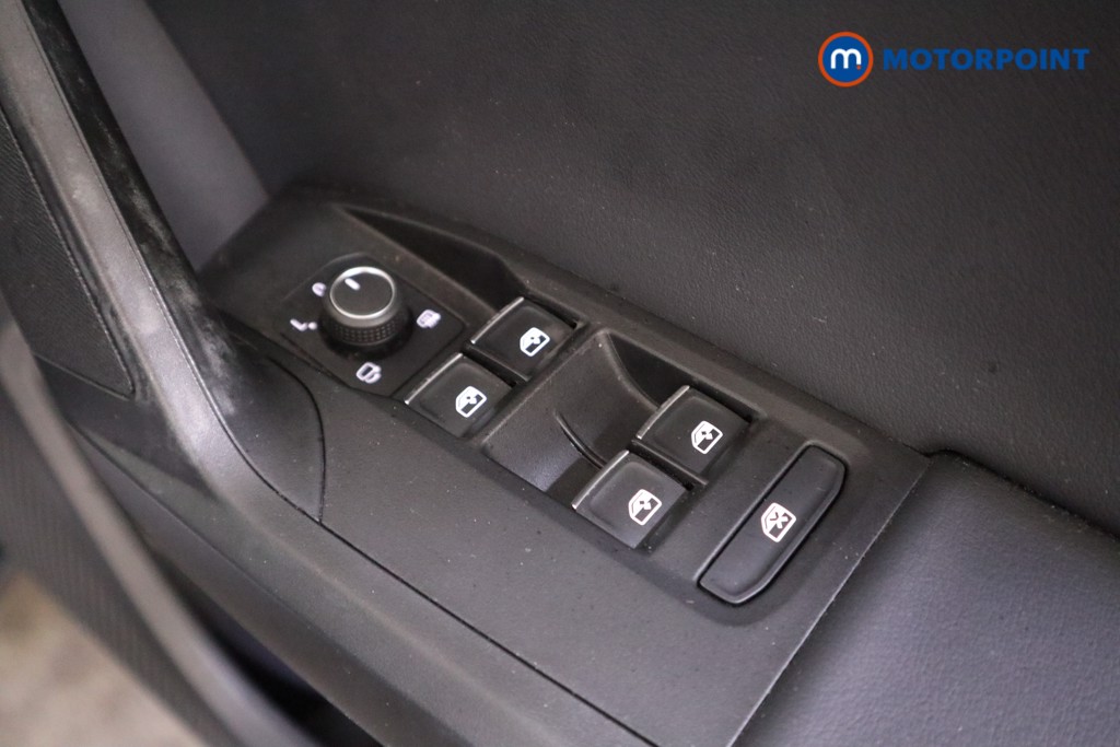 Seat Leon FR Manual Petrol Hatchback - Stock Number (1571789) - 9th supplementary image