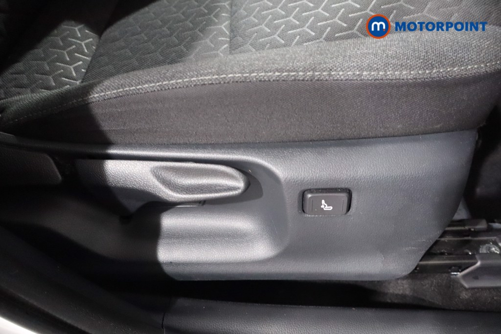 Toyota Yaris Cross Design Automatic Petrol-Electric Hybrid Estate - Stock Number (1572454) - 21st supplementary image