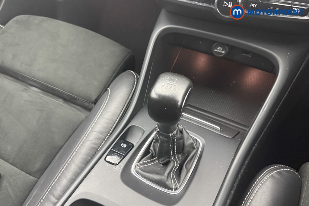 Volvo Xc40 R Design Manual Petrol SUV - Stock Number (1555072) - 5th supplementary image