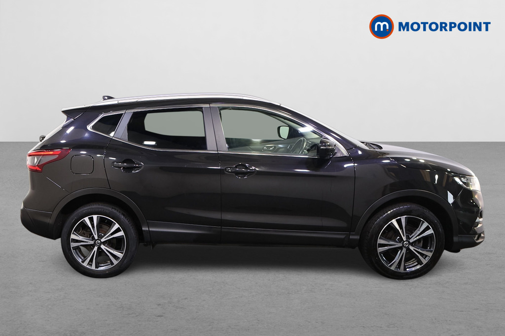 Nissan Qashqai N-Connecta Manual Petrol SUV - Stock Number (1560655) - Drivers side