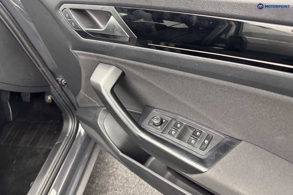 Volkswagen T-Roc Black Edition Manual Petrol SUV - Stock Number (1564665) - 17th supplementary image