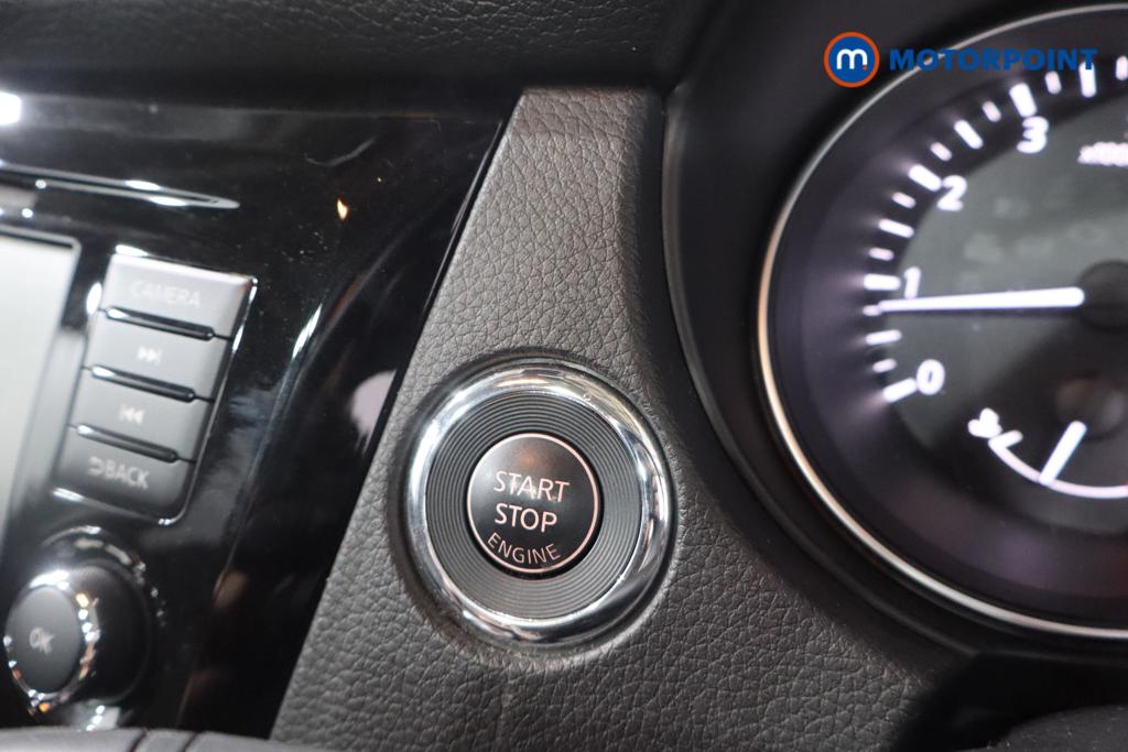 Nissan Qashqai N-Motion Manual Petrol SUV - Stock Number (1564828) - 13th supplementary image
