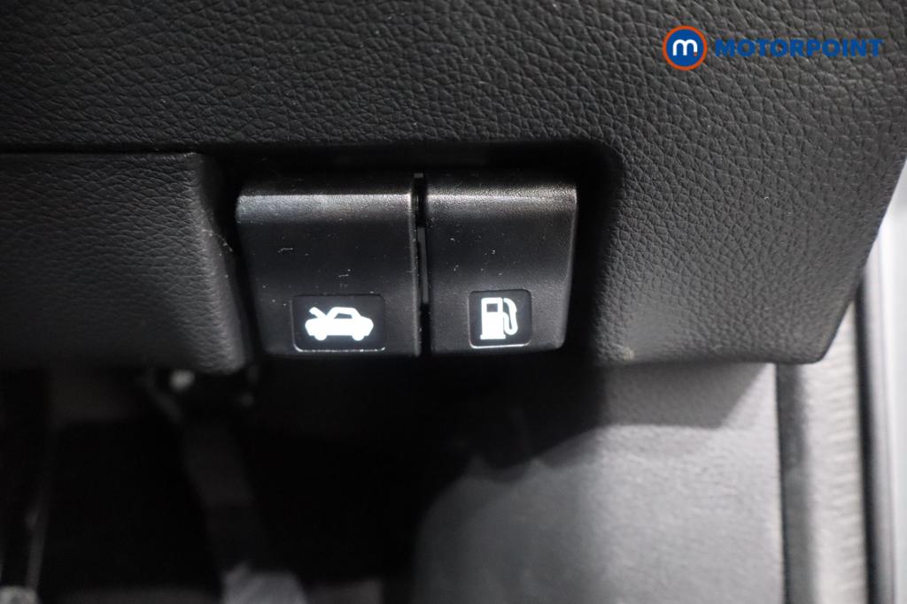 Nissan Qashqai N-Motion Manual Petrol SUV - Stock Number (1564828) - 17th supplementary image