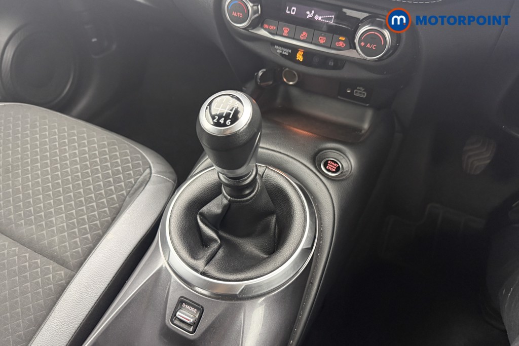 Nissan Juke N-Connecta Manual Petrol SUV - Stock Number (1566085) - 4th supplementary image