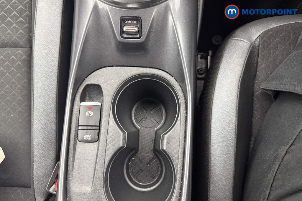 Nissan Juke N-Connecta Manual Petrol SUV - Stock Number (1566085) - 5th supplementary image