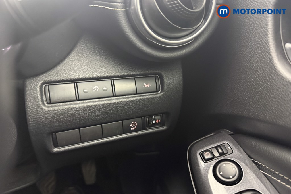 Nissan Juke N-Connecta Manual Petrol SUV - Stock Number (1566085) - 8th supplementary image