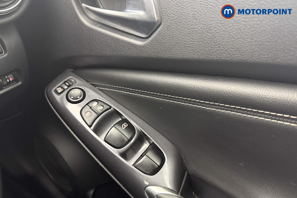 Nissan Juke N-Connecta Manual Petrol SUV - Stock Number (1566085) - 9th supplementary image