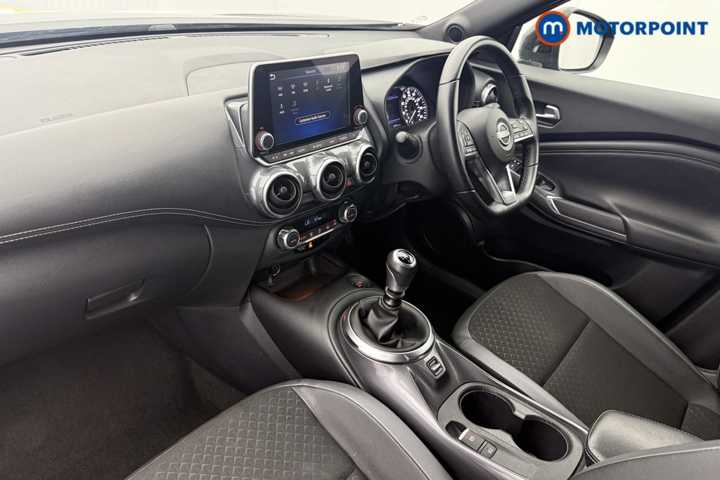Nissan Juke N-Connecta Manual Petrol SUV - Stock Number (1566085) - 17th supplementary image