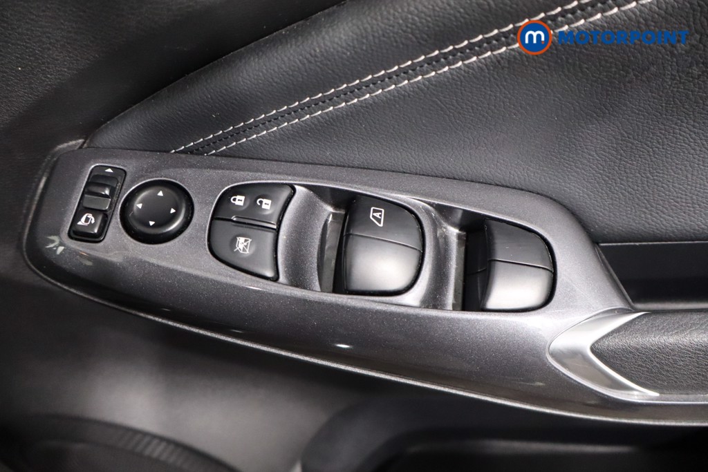 Nissan Juke N-Connecta Manual Petrol SUV - Stock Number (1566100) - 19th supplementary image