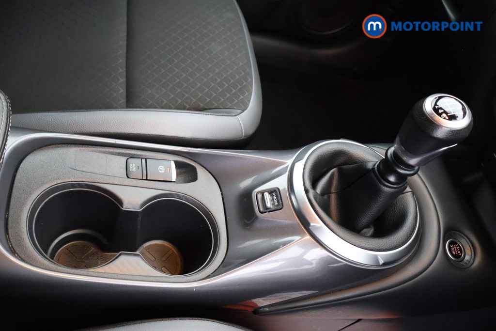 Nissan Juke N-Connecta Manual Petrol SUV - Stock Number (1566113) - 7th supplementary image