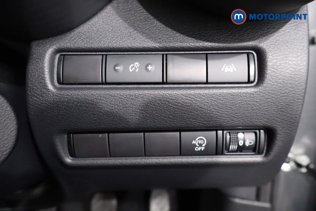 Nissan Juke N-Connecta Manual Petrol SUV - Stock Number (1566129) - 14th supplementary image
