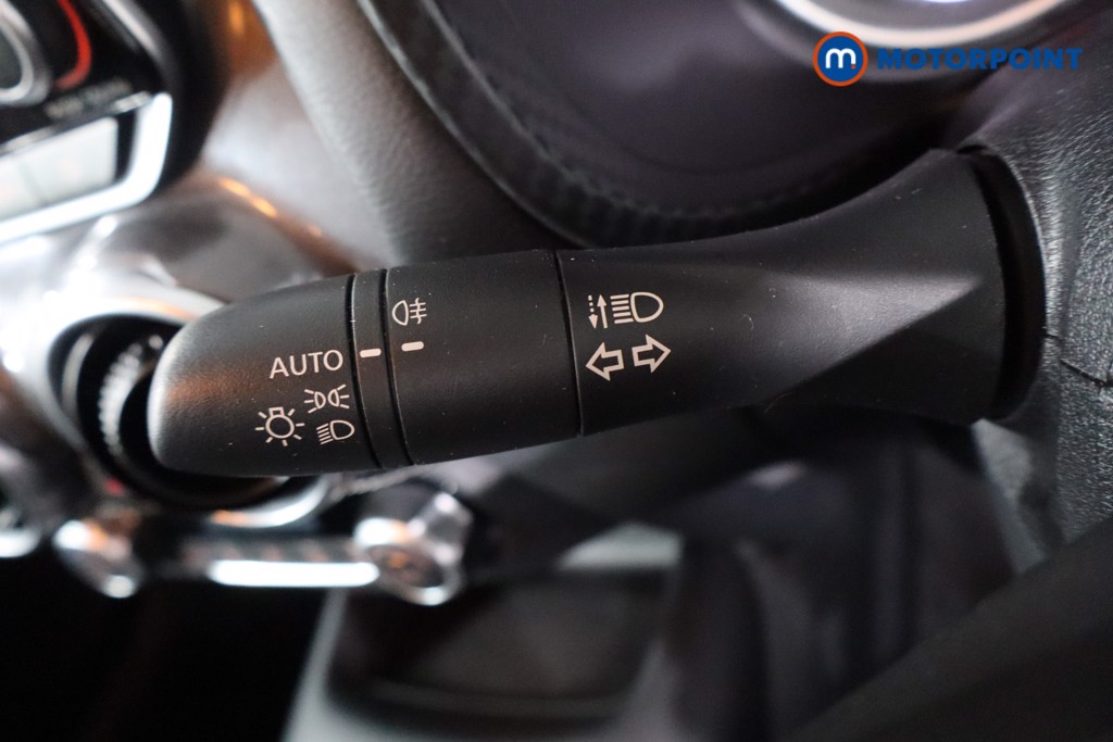 Nissan Juke N-Connecta Manual Petrol SUV - Stock Number (1566129) - 19th supplementary image
