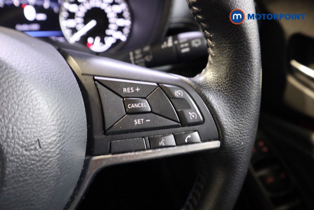 Nissan Juke N-Connecta Manual Petrol SUV - Stock Number (1566637) - 4th supplementary image