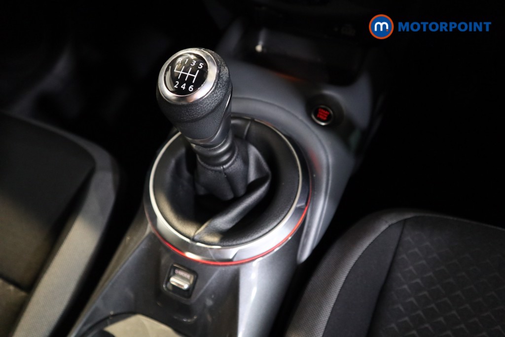 Nissan Juke N-Connecta Manual Petrol SUV - Stock Number (1566637) - 8th supplementary image