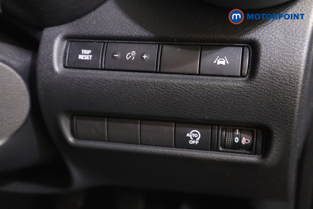 Nissan Juke N-Connecta Manual Petrol SUV - Stock Number (1566637) - 9th supplementary image