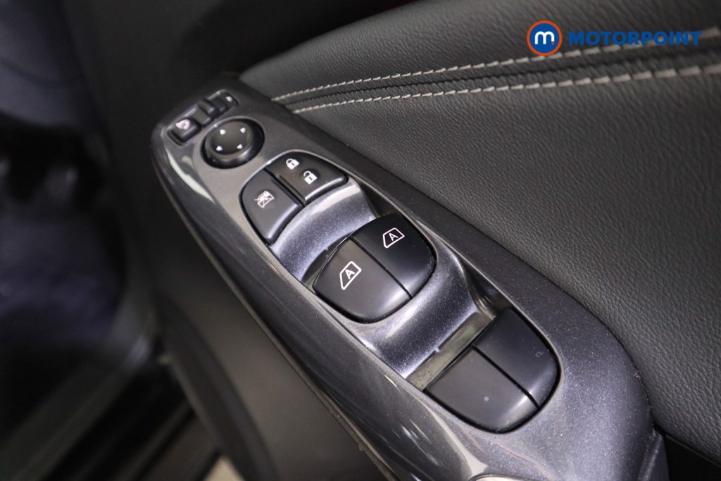 Nissan Juke N-Connecta Manual Petrol SUV - Stock Number (1566637) - 10th supplementary image