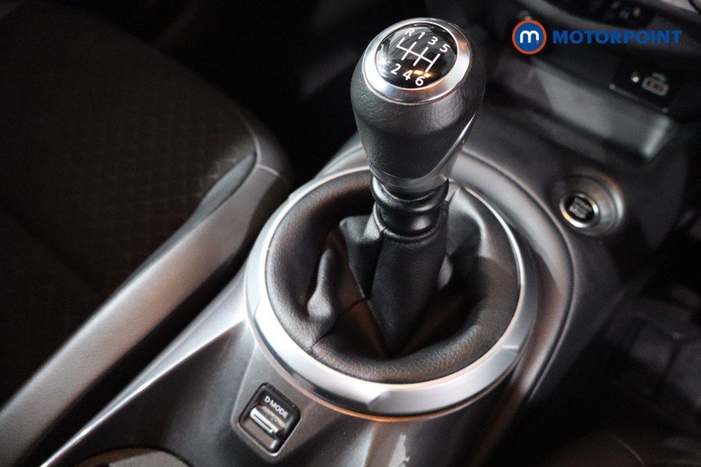Nissan Juke N-Connecta Manual Petrol SUV - Stock Number (1566976) - 14th supplementary image