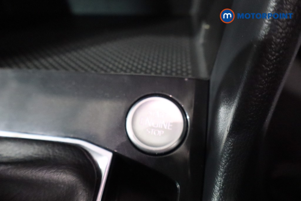 Volkswagen Tiguan Elegance Automatic Petrol SUV - Stock Number (1567890) - 13th supplementary image