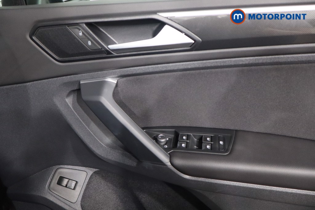 Volkswagen Tiguan Elegance Automatic Petrol SUV - Stock Number (1567890) - 23rd supplementary image
