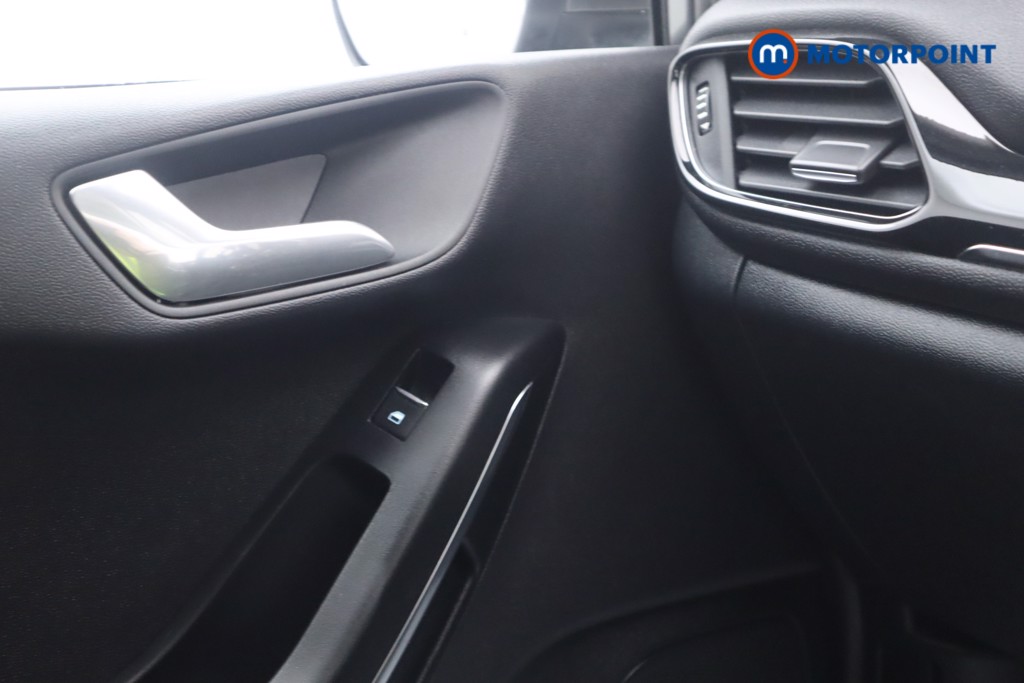 Ford Fiesta Titanium Manual Petrol-Electric Hybrid Hatchback - Stock Number (1569169) - 5th supplementary image