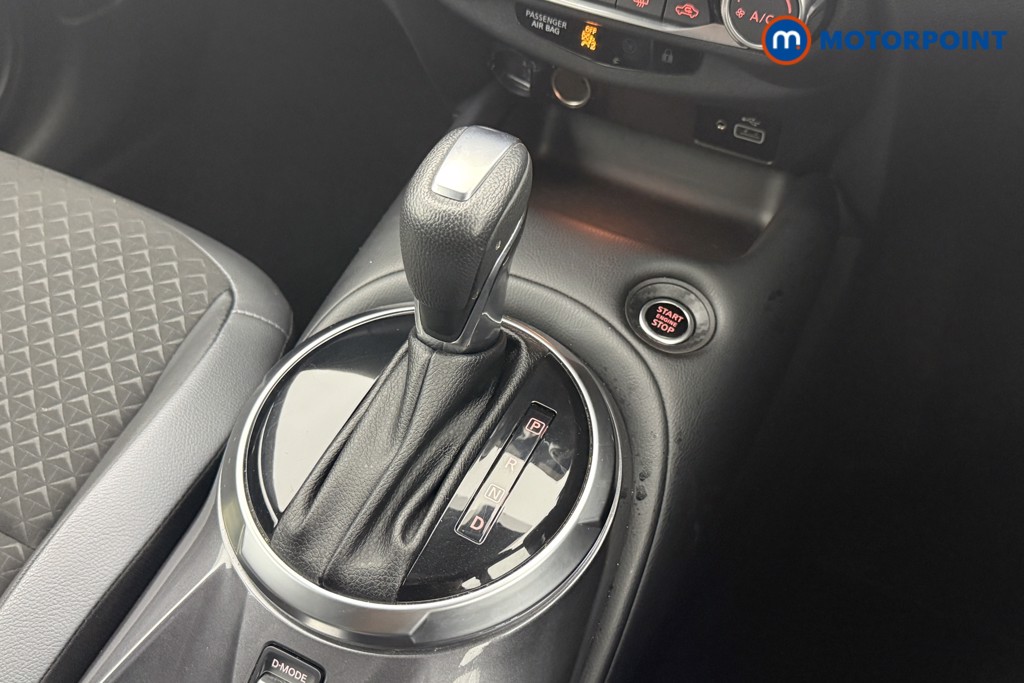 Nissan Juke N-Connecta Automatic Petrol SUV - Stock Number (1569817) - 4th supplementary image