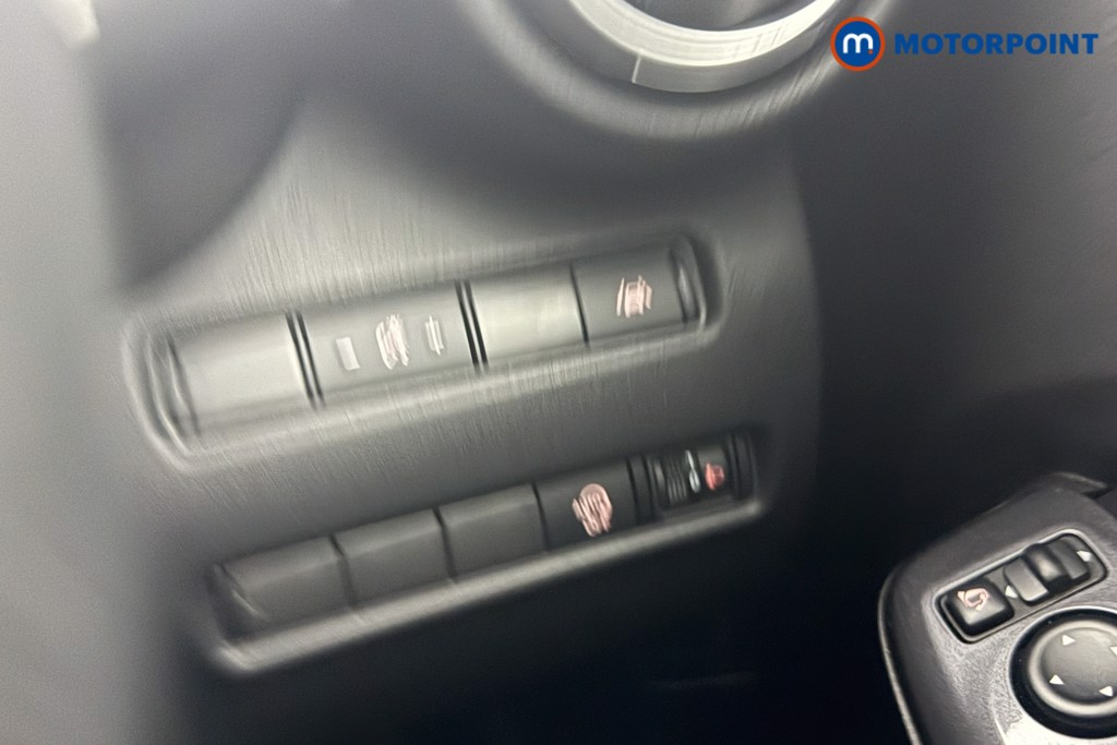 Nissan Juke N-Connecta Automatic Petrol SUV - Stock Number (1569817) - 8th supplementary image
