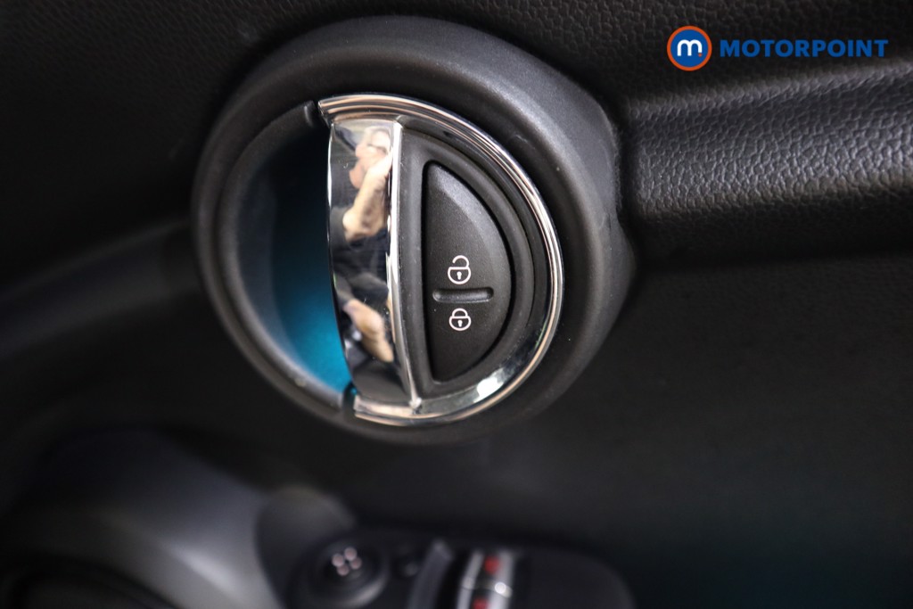 Mini Hatchback Cooper Classic Manual Petrol Hatchback - Stock Number (1551656) - 12th supplementary image