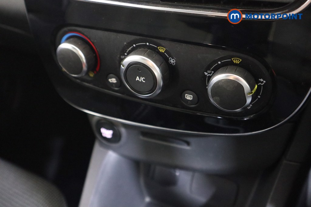 Renault Clio Iconic Manual Petrol Hatchback - Stock Number (1554461) - 7th supplementary image