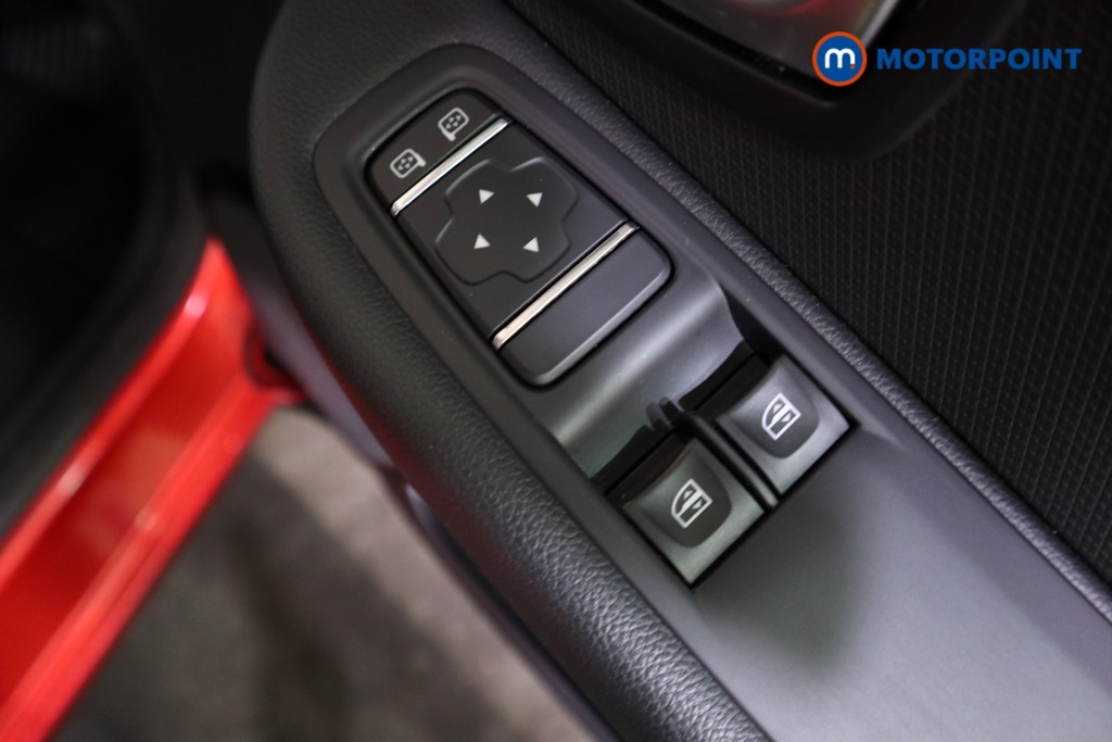Renault Clio Iconic Manual Petrol Hatchback - Stock Number (1554461) - 9th supplementary image