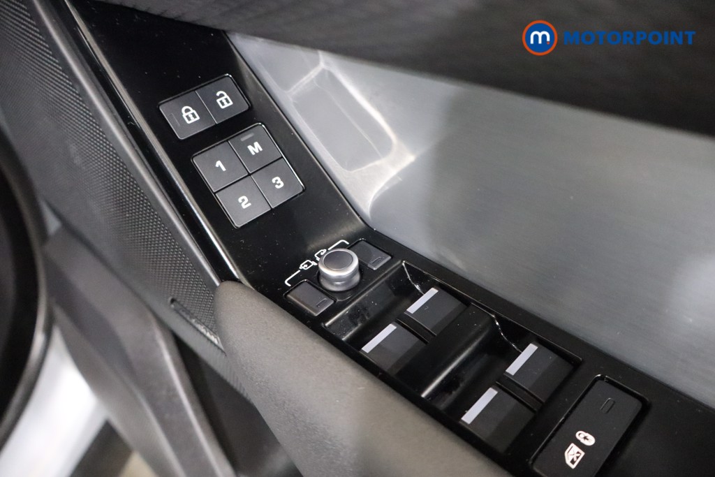 Land Rover Range Rover Velar R-Dynamic S Automatic Petrol SUV - Stock Number (1564154) - 17th supplementary image