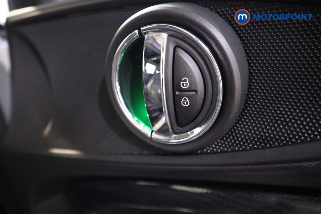 Mini Clubman Cooper Exclusive Automatic Petrol Estate - Stock Number (1565019) - 12th supplementary image