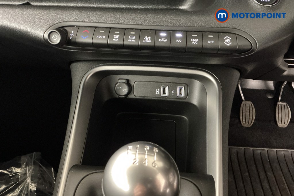 Jeep Avenger Altitude Manual Petrol SUV - Stock Number (1565182) - 14th supplementary image