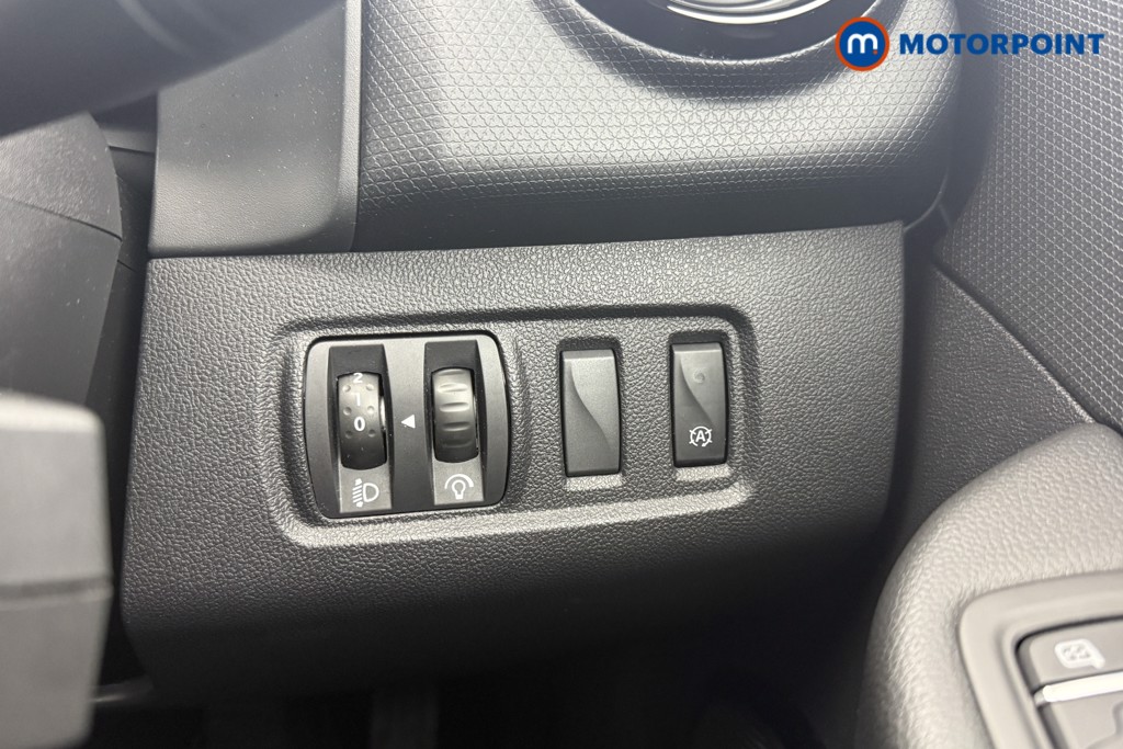 Renault Clio Play Manual Petrol Hatchback - Stock Number (1565846) - 9th supplementary image