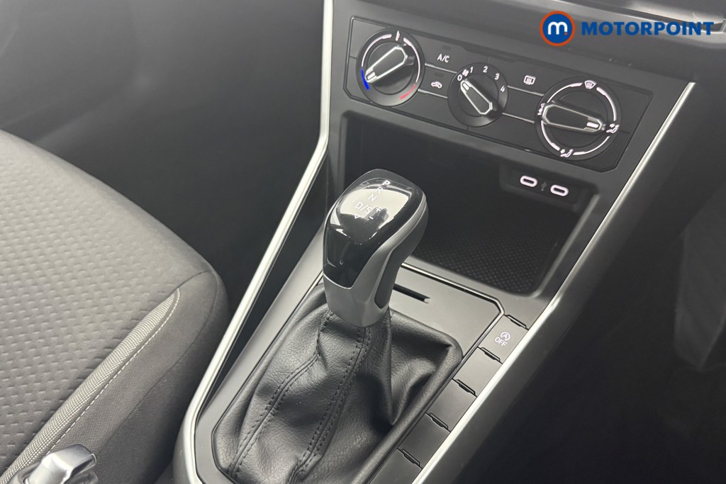 Volkswagen Polo Life Automatic Petrol Hatchback - Stock Number (1566082) - 5th supplementary image