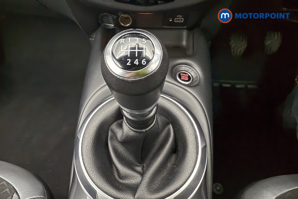 Nissan Juke N-Connecta Manual Petrol SUV - Stock Number (1566111) - 7th supplementary image