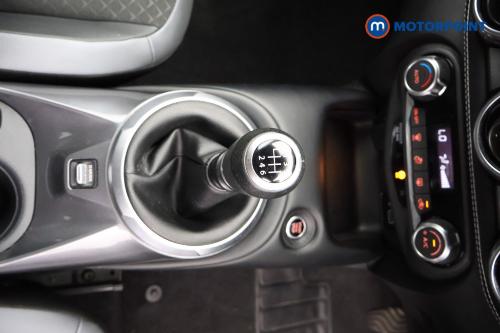 Nissan Juke N-Connecta Manual Petrol SUV - Stock Number (1566118) - 6th supplementary image