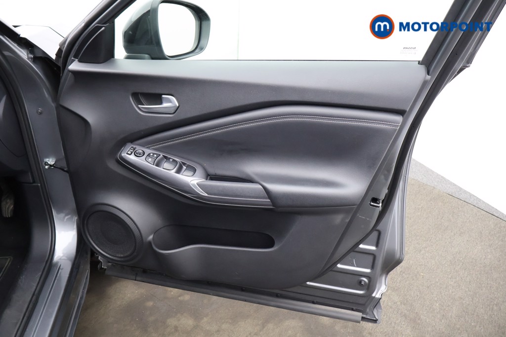 Nissan Juke N-Connecta Manual Petrol SUV - Stock Number (1566118) - 8th supplementary image