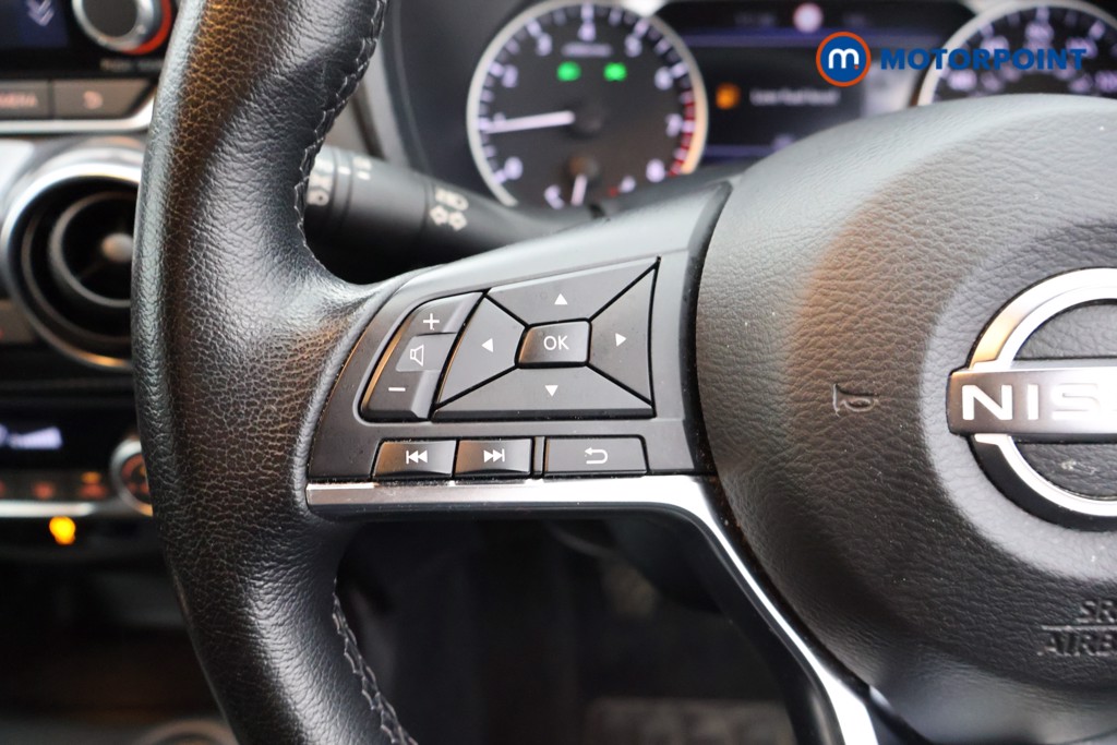 Nissan Juke N-Connecta Manual Petrol SUV - Stock Number (1566154) - 1st supplementary image