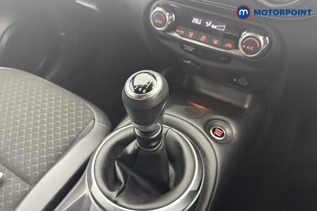 Nissan Juke N-Connecta Manual Petrol SUV - Stock Number (1566919) - 4th supplementary image