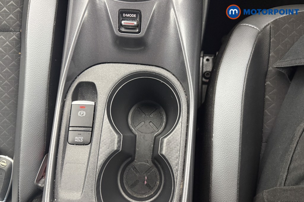 Nissan Juke N-Connecta Manual Petrol SUV - Stock Number (1566919) - 5th supplementary image