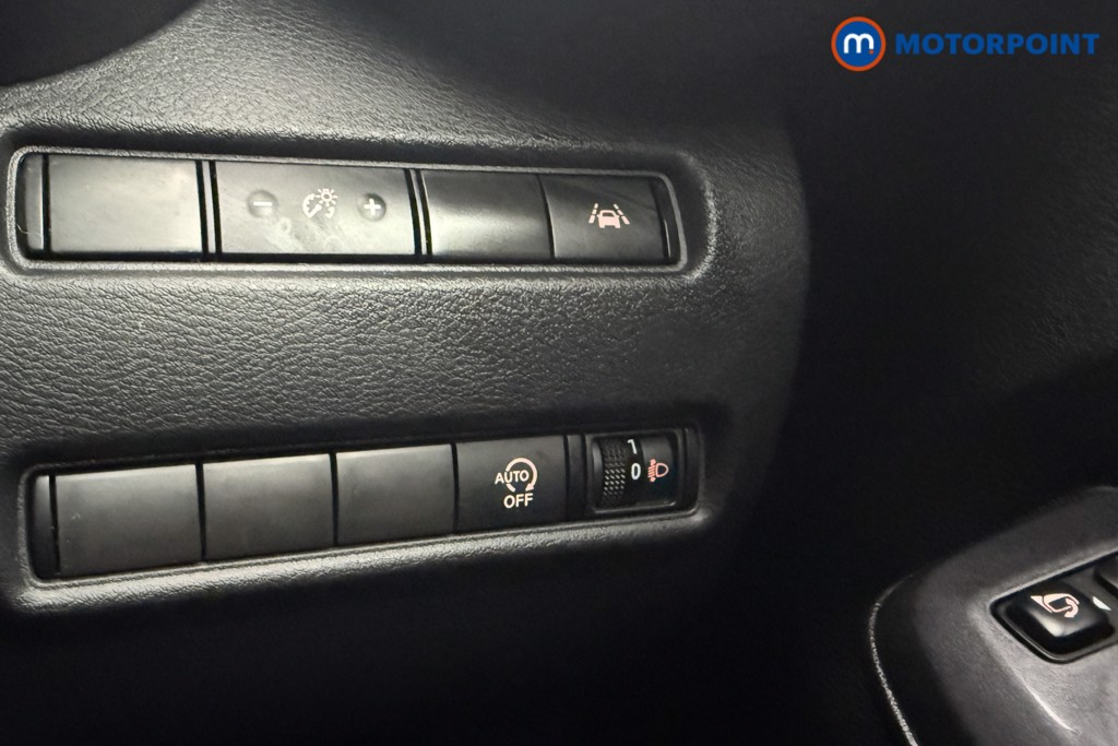 Nissan Juke N-Connecta Manual Petrol SUV - Stock Number (1566919) - 9th supplementary image