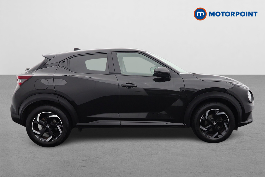 Nissan Juke N-Connecta Manual Petrol SUV - Stock Number (1566919) - Drivers side